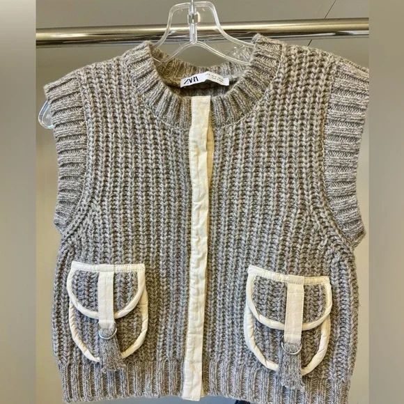 Zara Chunky Knit Round Neck Utility Pocket
Beige Marl Gray Sweater Vest Size S - Picture 10 of 15